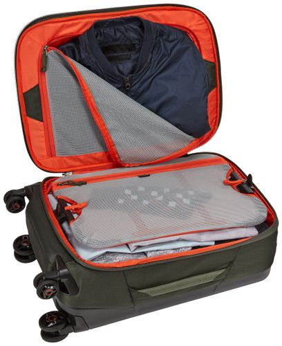 Чемодан на колесах Thule Subterra Carry-On Spinner (Dark Forest) 3203918 670:500 - Фото 4