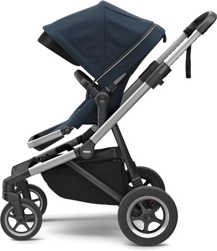 Детская коляска с люлькой Thule Sleek (Navy Blue) 11000010 670:500 - Фото 2